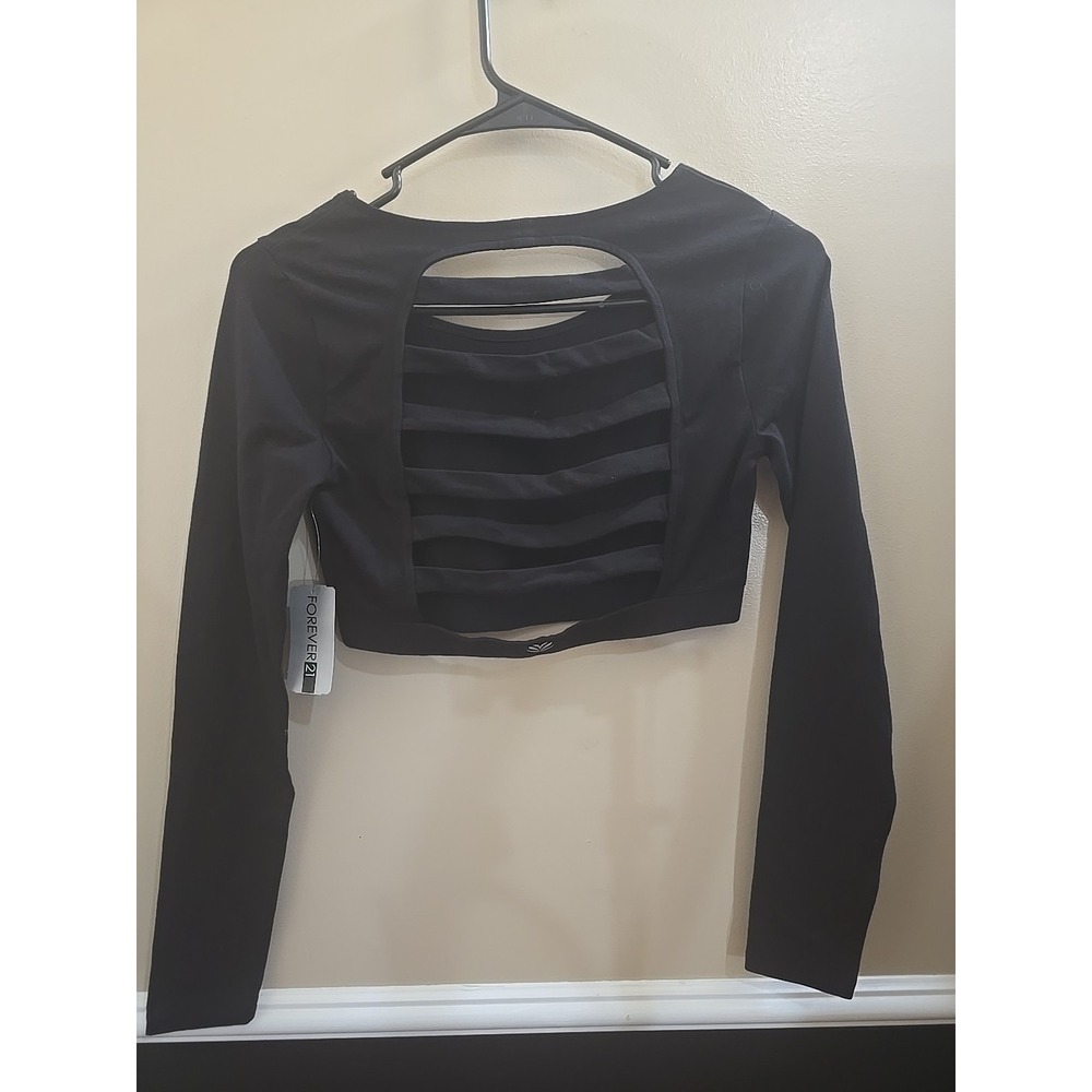 NWT Forever 21 Women's Long Sleeve Crop Top Size Small Black
